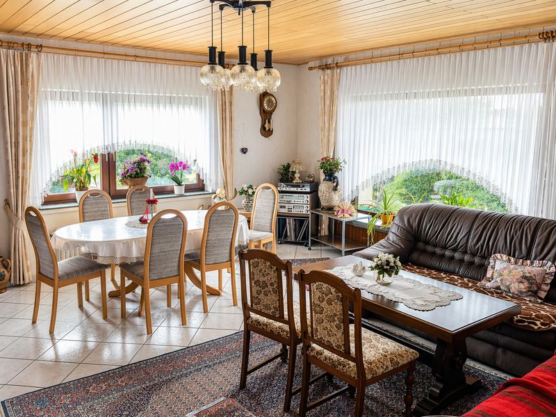Charmantes Drei-Familien-Haus in Lohra – ideal für Investoren und Familien!
